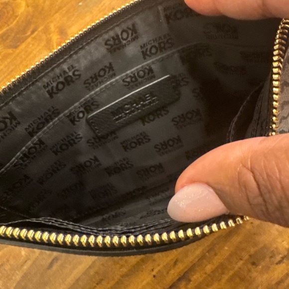 Michael Kors wristlet - Picture 3 of 3